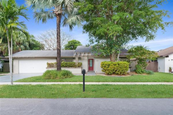 Sabal Chase, 10414 SW 115th Ct, Kendall, Florida 33176, image 1