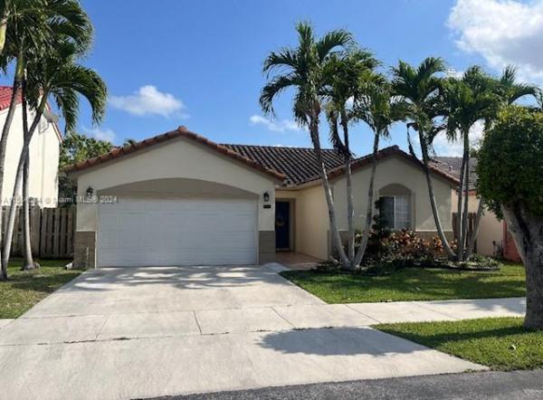 Weitzer At Lago Mar, 15784 SW 74th Ln, Kendale Lakes, Florida 33193, image 2