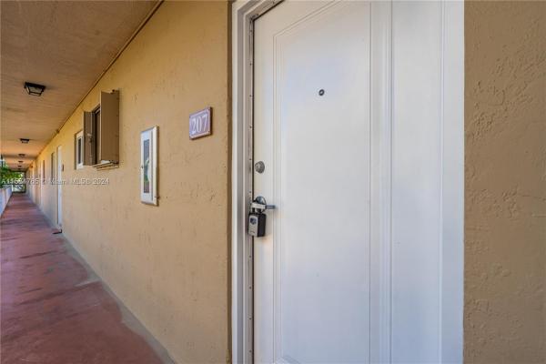 Village Of Kings Creek, 7703 Camino Real #A-207, Glenvar Heights, Florida 33143, image 3