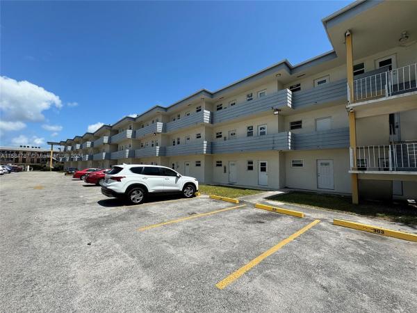 Chestnut Hill, 13215 NE 6th Ave #302, North Miami, Florida 33161, image 1