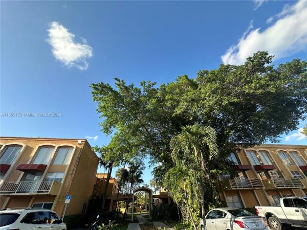 Venetian Gardens At Country Club Of Miami, 17911 NW 68th Ave #M206, Hialeah, Florida 33015, image 1