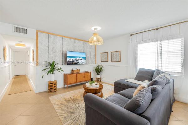 Esmonda Gardens, 716 SW 14th Ct, Fort Lauderdale, Florida 33315, image 1