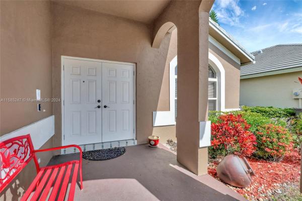 Brittany Village, 4319 Grosvenor Ct, West Palm Beach, Florida 33409, image 2