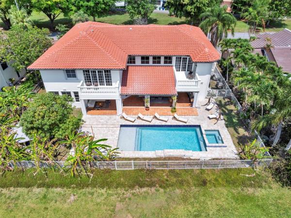 Country Club Of Miami Estates, 19311 E Oakmont Dr, Country Club, Florida 33015, image 3