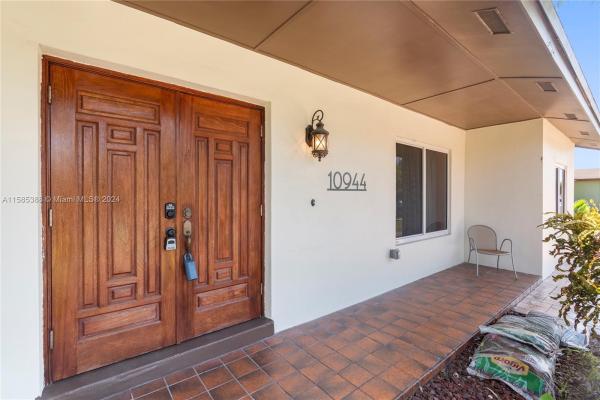 Fairway Estates, 10944 SW 158th Ter, Kendall, Florida 33157, image 3