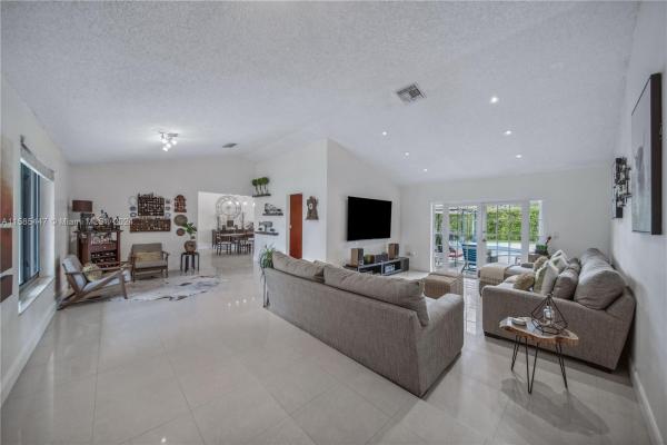 Glen Cove, 10005 SW 114th Ct, Kendall, Florida 33176, image 3