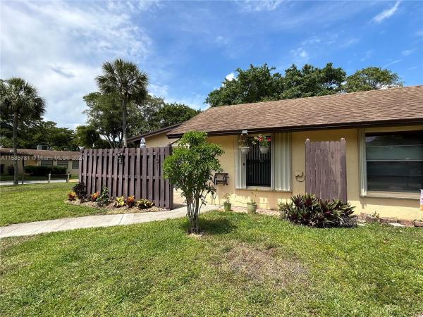 Villas At Carriage Hills, 101 Fox Rd #1-39, Hollywood, Florida 33024, image 1
