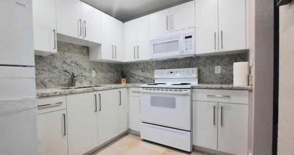 Lake Park Gardens, 4771 NW 10th Ct #106, Plantation, Florida 33313, image 1
