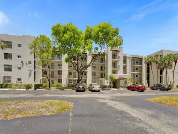 Poinciana Place Of Pine Island Ridge, 9420 Poinciana Pl #414, Davie, Florida 33324, image 1