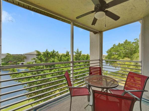 Poinciana Place Of Pine Island Ridge, 9420 Poinciana Pl #414, Davie, Florida 33324, image 3