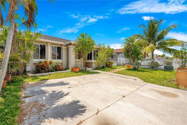 South Miami Lakes, 12320 SW 195th Ter, South Miami Heights, Florida 33177, image 2