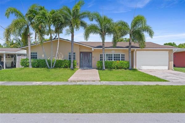 Bel Aire, 19210 Bel Aire Dr, Cutler Bay, Florida 33157, image 2