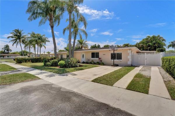 San Sebastian, 5360 SW 132nd Pl, Kendale Lakes, Florida 33175, image 3