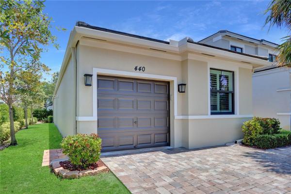 Vantage At Palm-Aire, 440 NW 33rd Ln, Pompano Beach, Florida 33069, image 1