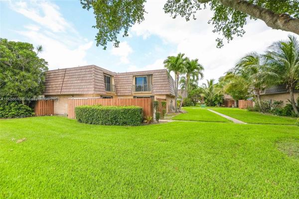 Springdale, 834 Springdale Cir, Palm Springs, Florida 33461, image 3