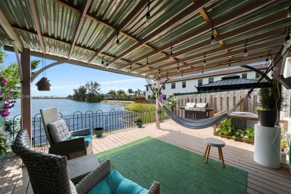 Paseos At Via Ventura, 20634 NE 5th Pl #20634, Ives Estates, Florida 33179, image 1