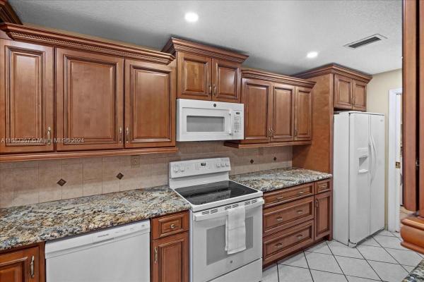 Princetonian, 12374 SW 253rd Ter, Princeton, Florida 33032, image 3