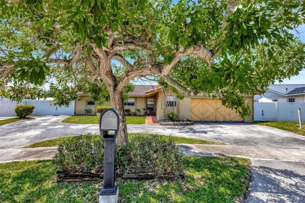 San Sebastian, 13216 SW 45th Ln, Kendale Lakes, Florida 33175, image 2