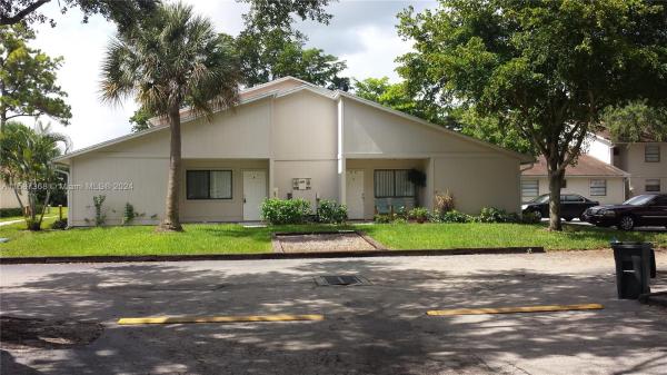Bella Lago, 5310 Elmhurst Rd #B, West Palm Beach, Florida 33417, image 1