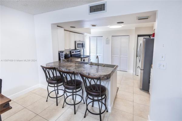 Lago West, 430 Commodore Dr, Plantation, Florida 33325, image 3