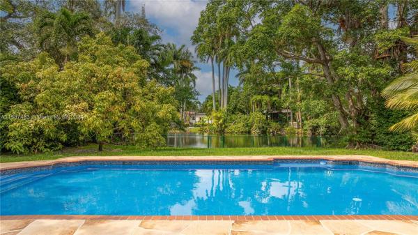 Country Club Estates, 913 Morningside Dr, Miami Springs, Florida 33166, image 3