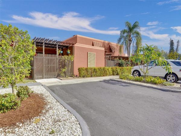 Villas East, 1558 Fairway Rd #1558, Pembroke Pines, Florida 33026, image 1