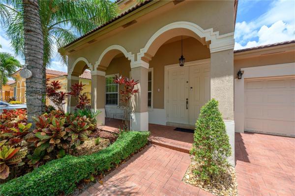 Floridian Bay Estates, 2116 NE 40th Rd, Homestead, Florida 33033, image 2