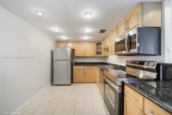 Bayshore Place, 1420 Brickell Bay Dr #806D, Miami, Florida 33131, image 2