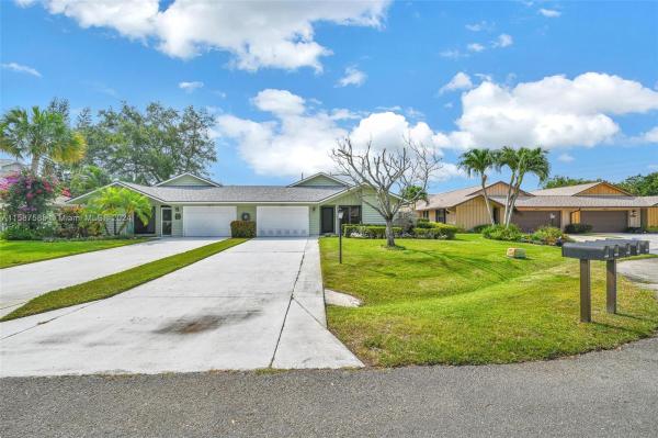 12668 SE Cascades Ct, Florida 33455, image 1