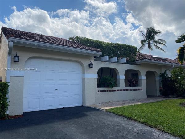 Garden Homes At Country Isles, 1326 Seagrape Cir, Weston, Florida 33326, image 1