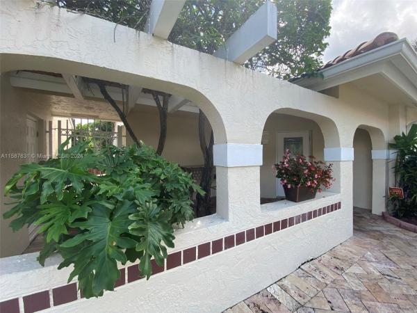 Garden Homes At Country Isles, 1326 Seagrape Cir, Weston, Florida 33326, image 2