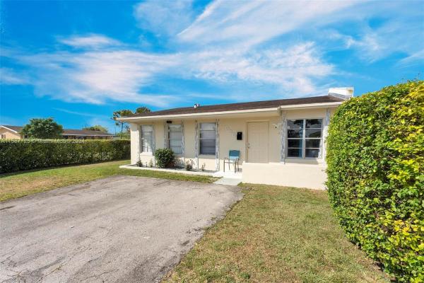 Richmond Townhouse, 11350 Booker T Washington Blvd, Richmond Heights, Florida 33176, image 1