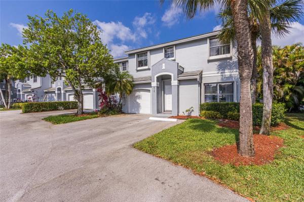 Les Chateaux, 4715 Grapevine Way, Davie, Florida 33331, image 3