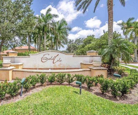 Emerald Isle At Laguna Lakes, 4151 San Marino Blvd #104, West Palm Beach, Florida 33409, image 2