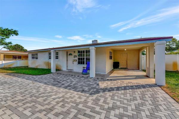 Pompano Estates, 2736 NE 2nd Ave, Pompano Beach, Florida 33064, image 1
