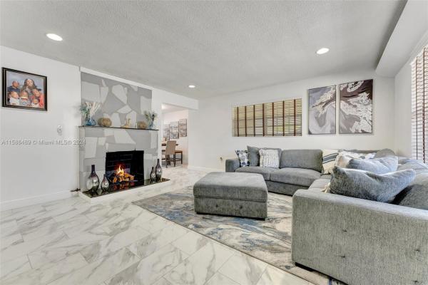 Pompano Estates, 2736 NE 2nd Ave, Pompano Beach, Florida 33064, image 2