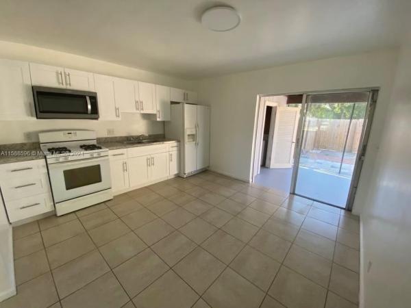 Park Manor, 641 Silver Beach Rd, Riviera Beach, Florida 33403, image 3