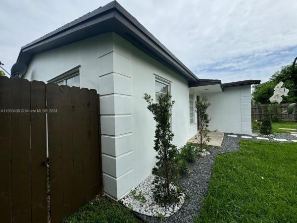 Homestead No HOA, 426 NW 7th Ave, Homestead, Florida 33030, image 1