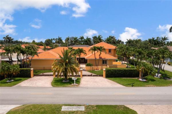 Split Rail, 9901 NW 130th St, Hialeah Gardens, Florida 33018, image 1