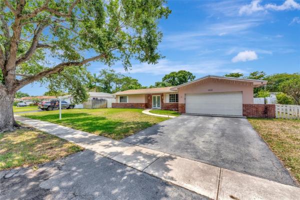 Mirror Lake Estates, 7340 NW 14th St, Plantation, Florida 33313, image 1