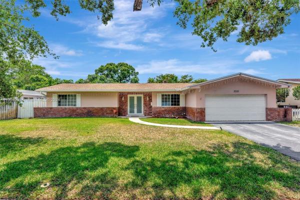 Mirror Lake Estates, 7340 NW 14th St, Plantation, Florida 33313, image 3