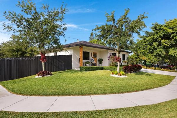 Friedland Manor, 713 SW 5th Ter, Florida City, Florida 33034, image 2