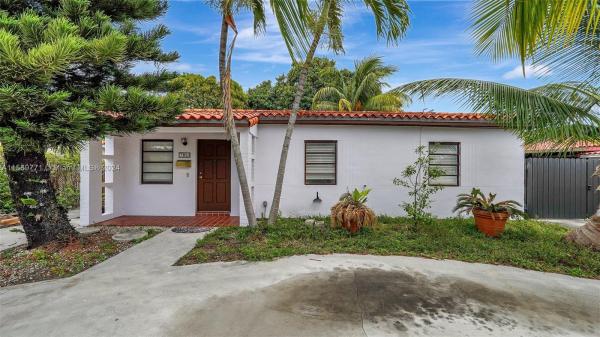 Sun Tan Village, 785 E 8th St, Hialeah, Florida 33010, image 1