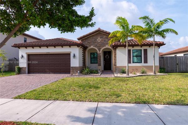 Kingman Commons, 2582 SE 2nd St, Homestead, Florida 33033, image 1