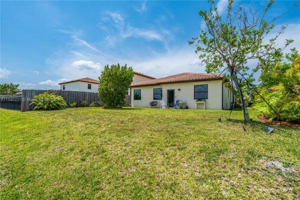 Kingman Commons, 2518 SE 1st St, Homestead, Florida 33033, image 2