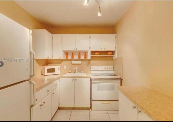 Kings Way, 2837 Pierce St #10, Hollywood, Florida 33020, image 1