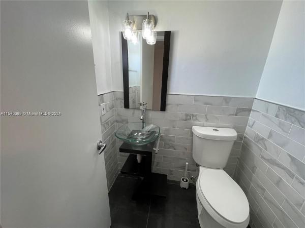Island Shores, 2903 N Miami Beach Blvd #603, North Miami Beach, Florida 33160, image 3