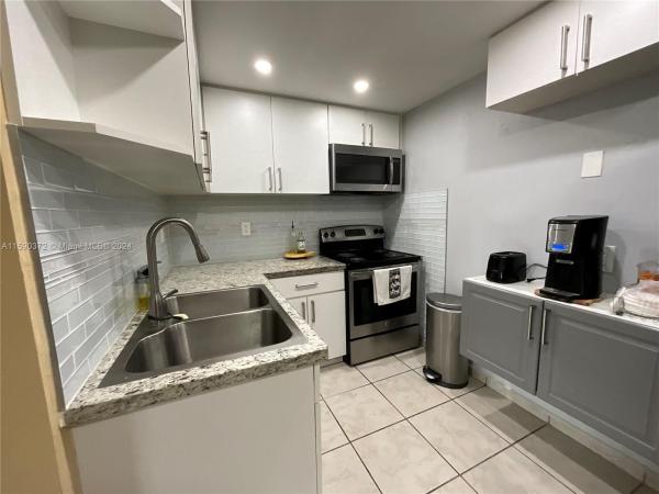 Las Estrellas, 606 W 81st St #405, Hialeah, Florida 33014, image 1