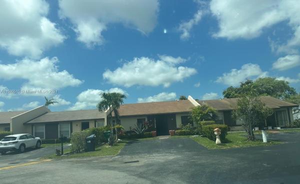 Devon Aire Villas, 12120 SW 110th St Cir #12120, Kendall, Florida 33186, image 3