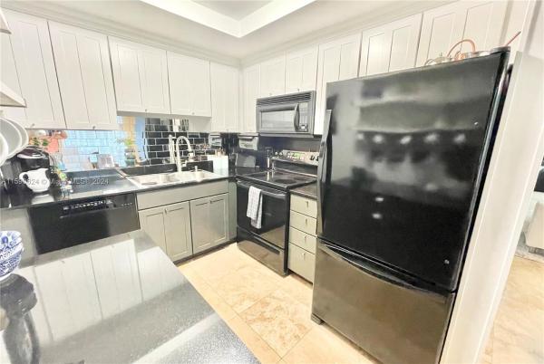 C'Est La Vie, 1800 N 16th Ave #12, Hollywood, Florida 33020, image 2